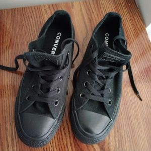 Converse Size 6 women's / 8 men's